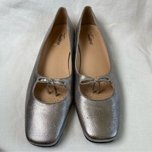 Trotters Silver Flats with Bow Detail